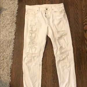 White boyfriend jeans